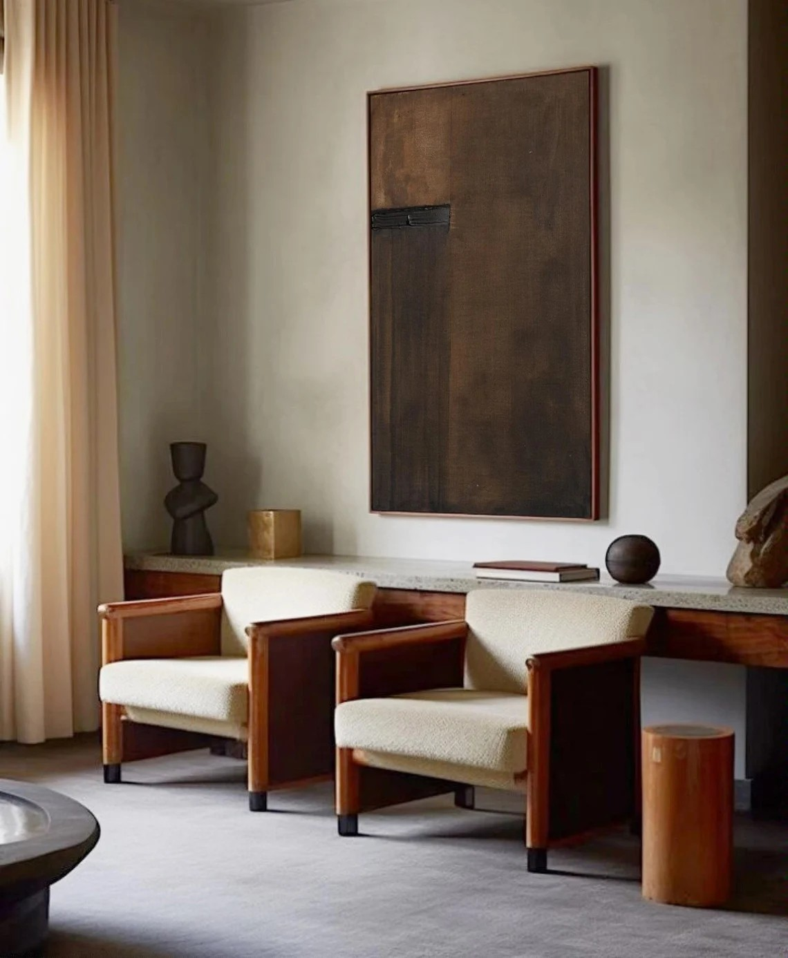 ديكور حائط عصري بسيط من وابي سابي بلون بني مع لمسة عضوية #MM224