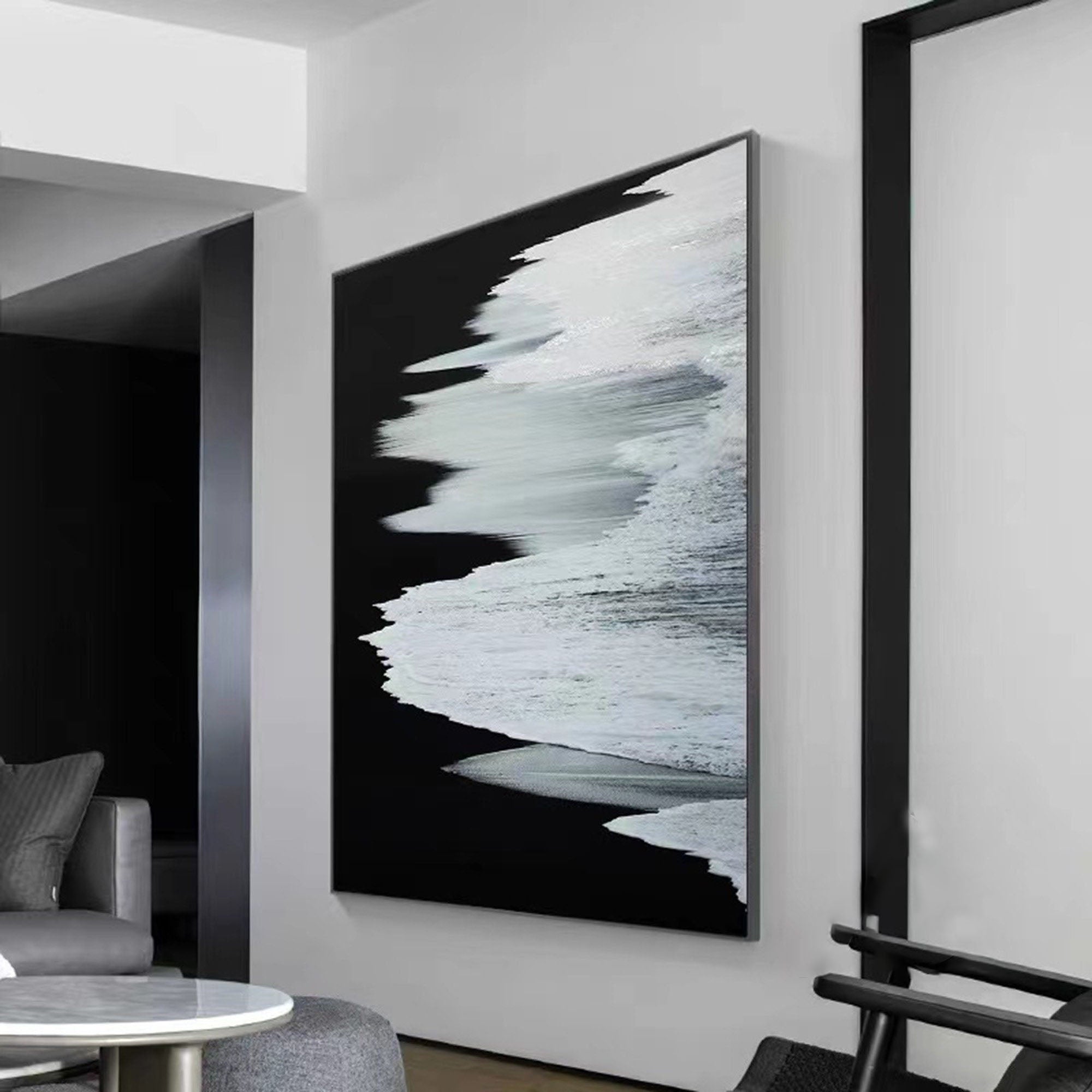 لوحة فنية جدارية تجريدية بسيطة باللونين الأبيض والأسود، نابضة بالحياة، مستوحاة من المحيط، #OP069